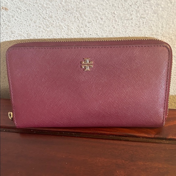 Tory Burch Handbags - Tory Burch Saffiano Zip Wallet